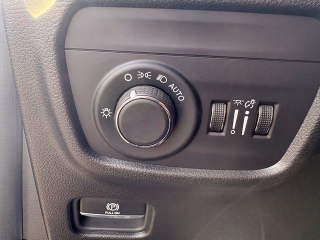 Used 2023 Jeep Grand Cherokee L Laredo AWD/4WD image 19