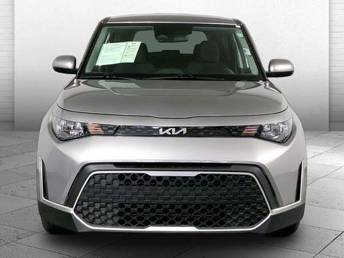 Used 2025 Kia Soul LX w/ LX Technology Package FWD image 2
