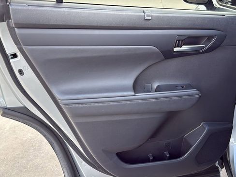 Used 2023 Toyota Highlander XSE image 17