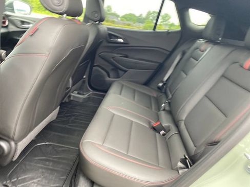 Certified 2024 Chevrolet Trax RS w/ Sunroof Package FWD image 19