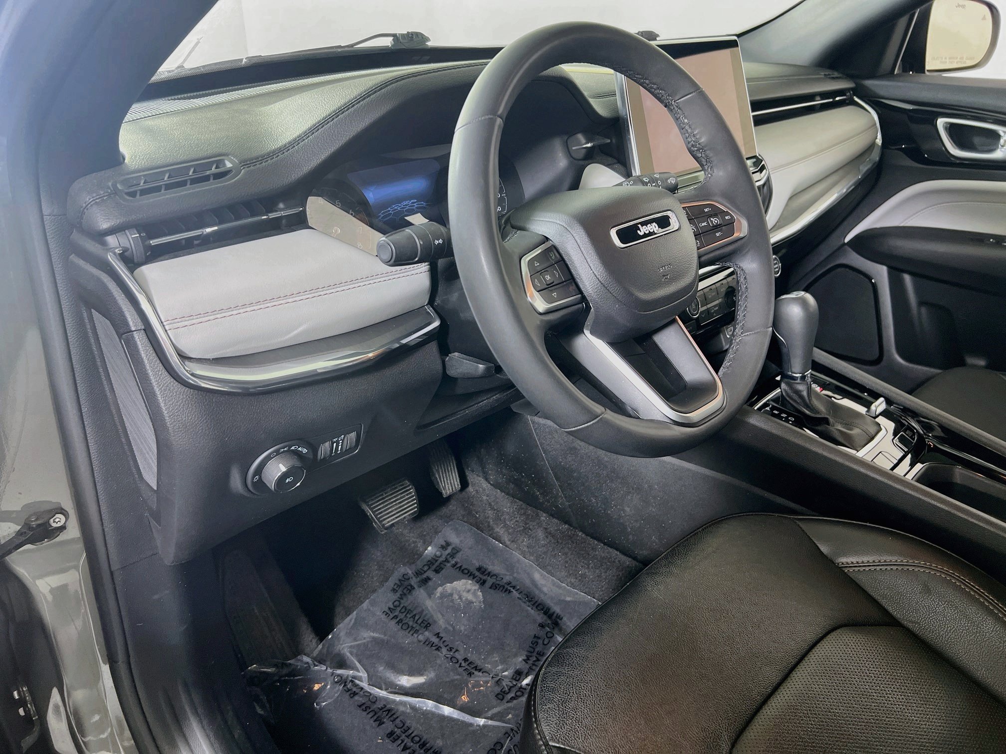 Used 2023 Jeep Compass Limited AWD/4WD image 9