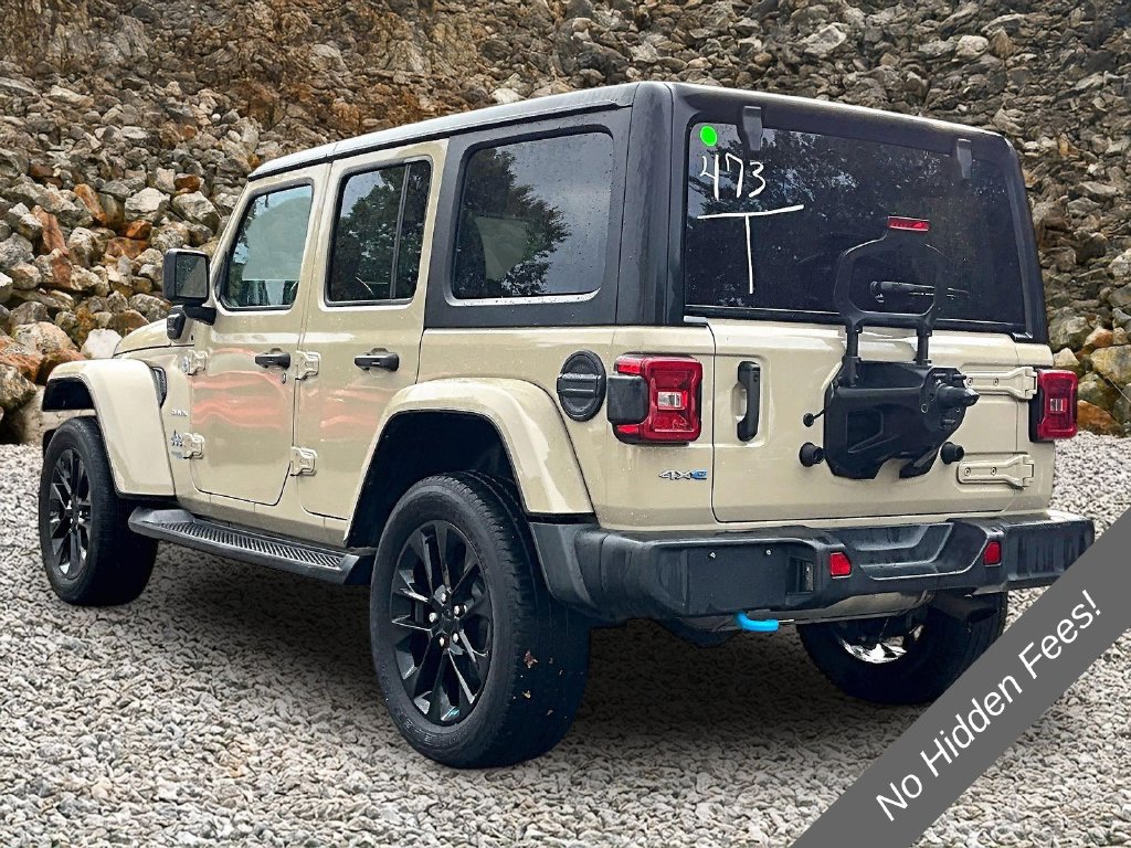 Used 2022 Jeep Wrangler Unlimited Sahara w/ Cold Weather Group AWD/4WD image 11
