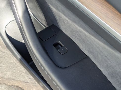 Used 2023 Tesla Model 3 Standard Range image 32