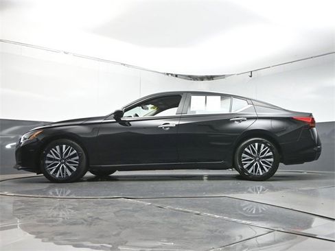 Used 2024 Nissan Altima 2.5 SV image 33