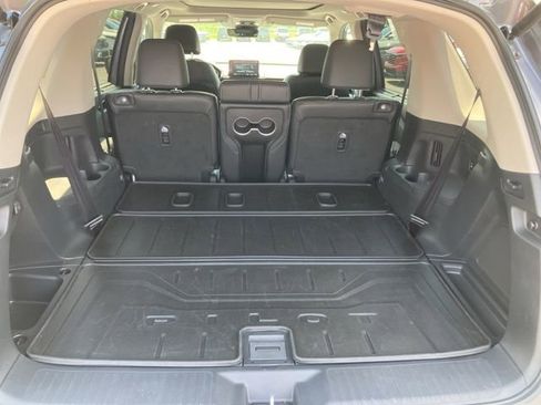 Certified 2025 Honda Pilot Touring image 11