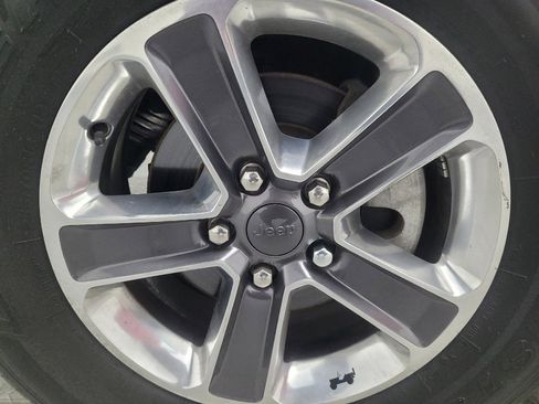 Used 2018 Jeep Wrangler Unlimited Sport S image 31