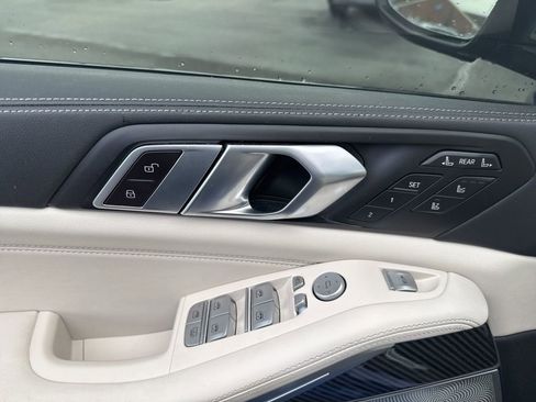 Used 2024 BMW X7 M60i w/ Executive Package image 8