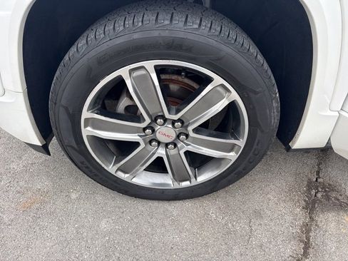 Used 2018 GMC Acadia Denali w/ Technology Package image 19