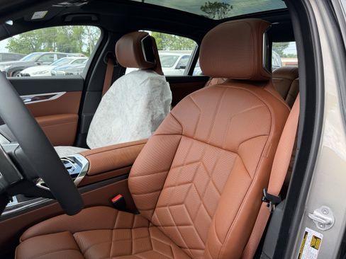 New 2026 BMW 740i xDrive w/ Premium Package AWD/4WD image 10