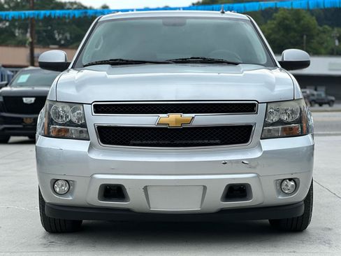 Used 2014 Chevrolet Suburban LT RWD image 2