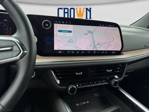 Used 2025 Chevrolet Suburban High Country AWD/4WD image 14