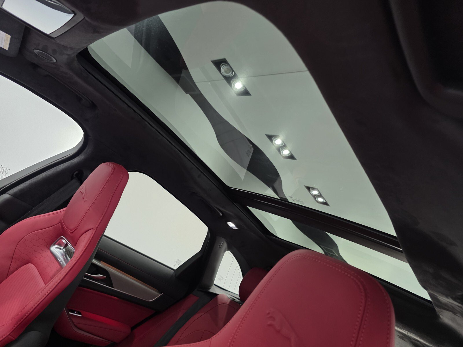 New 2026 Jaguar F-PACE R-Dynamic S AWD/4WD image 9