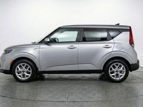 Used 2025 Kia Soul LX w/ LX Technology Package image 5
