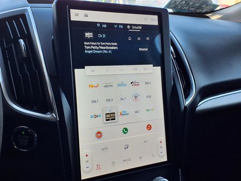 Certified 2023 Ford Edge Titanium image 11