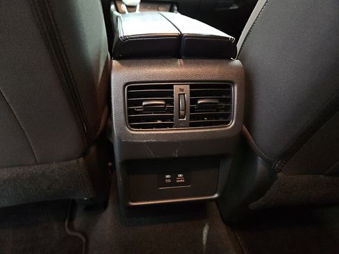 Used 2023 Nissan Rogue SV image 8