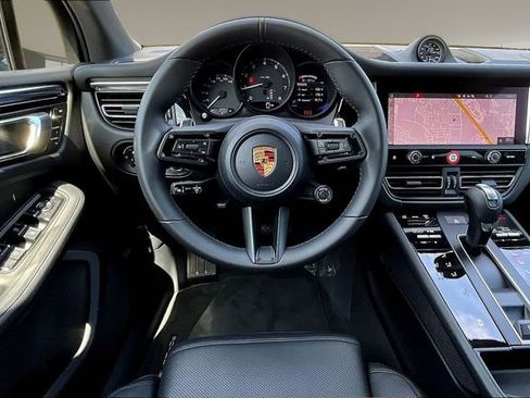 Used 2026 Porsche Macan AWD/4WD image 8
