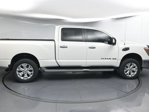 Used 2019 Nissan Titan SV w/ SV Convenience Package image 9