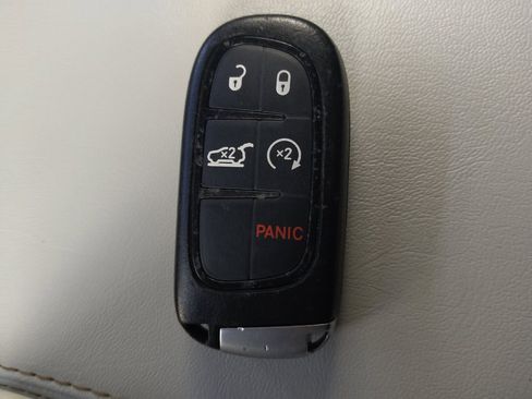 Used 2019 Jeep Cherokee Limited AWD/4WD image 32