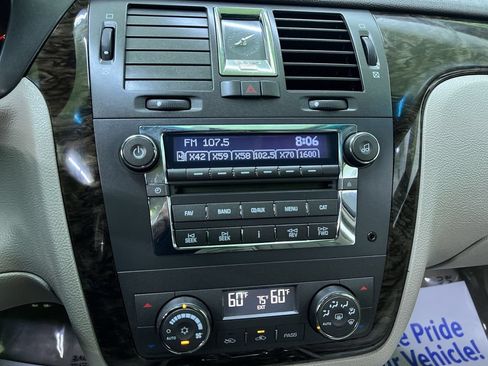 Used 2010 Cadillac DTS FWD image 21