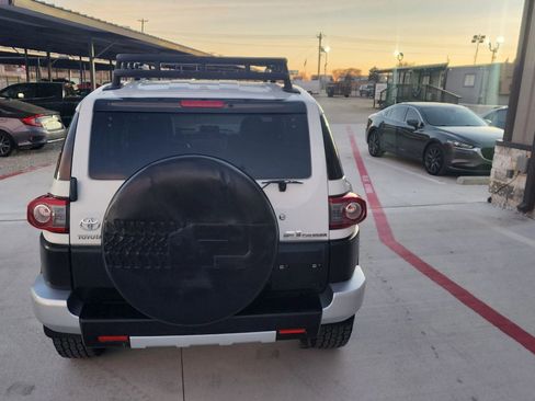 Used 2013 Toyota FJ Cruiser 4WD image 8