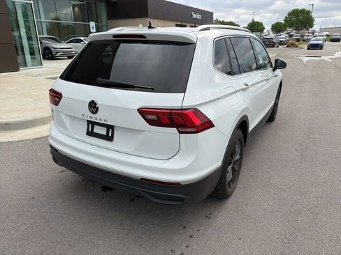Used 2022 Volkswagen Tiguan SE w/ Panoramic Sunroof Package FWD image 10