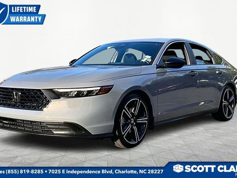 Used 2025 Honda Accord Sport image 3