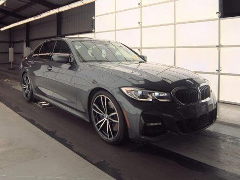 Used 2019 BMW 330i Sedan w/ M Sport Package image 3