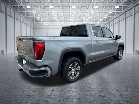 Used 2025 GMC Sierra 1500 SLT image 8