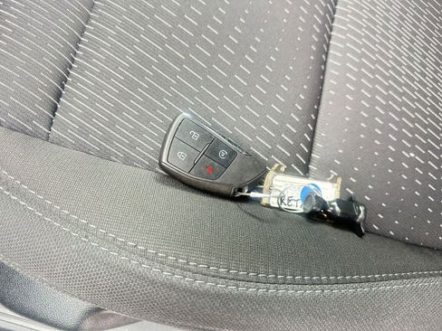 Used 2025 Chevrolet Equinox LT image 22