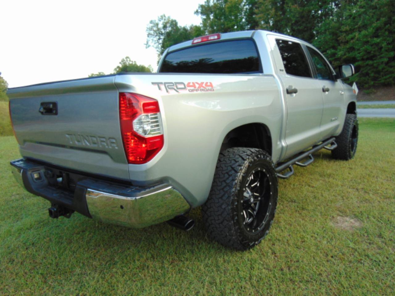 Used 2016 Toyota Tundra SR5 w/ SR5 Upgrade Package AWD/4WD image 3
