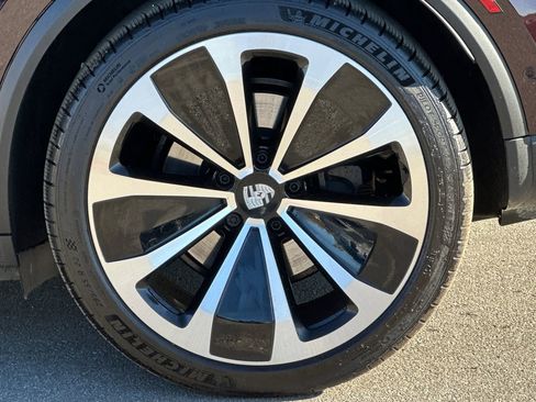 Certified 2025 Porsche Macan 4 Electric image 45