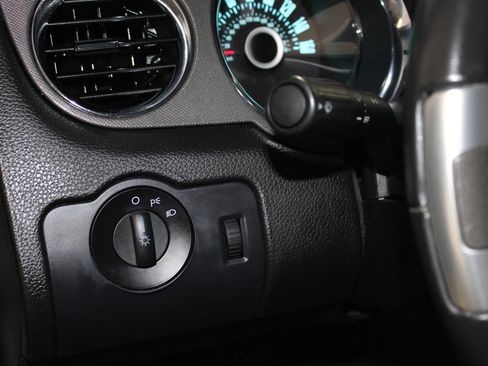 Used 2013 Ford Mustang Coupe RWD image 19