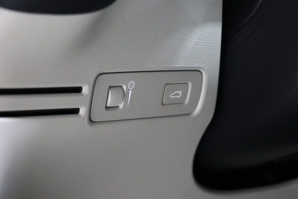 Used 2019 Volvo XC40 T5 Inscription AWD/4WD image 21