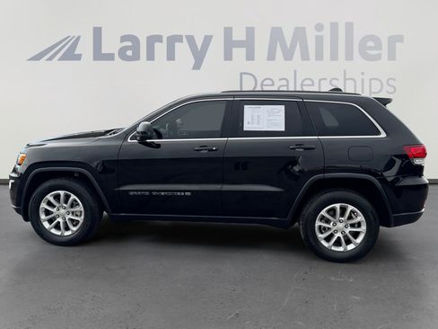 Used 2022 Jeep Grand Cherokee Laredo X AWD/4WD image 2