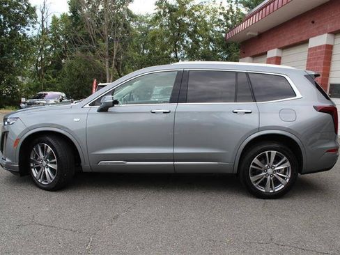 Used 2023 Cadillac XT6 Premium Luxury AWD/4WD image 2