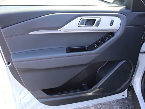 New 2026 Ford Explorer Active AWD/4WD image 19