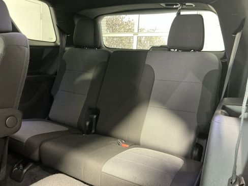 Used 2023 Chevrolet Traverse LT image 25