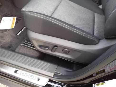 Certified 2025 Nissan Rogue SV FWD image 6