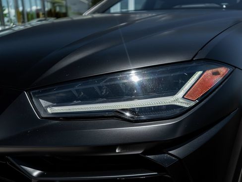 Used 2022 Lamborghini Urus AWD/4WD image 22