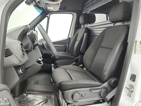 Used 2022 Mercedes-Benz Sprinter 2500 image 12