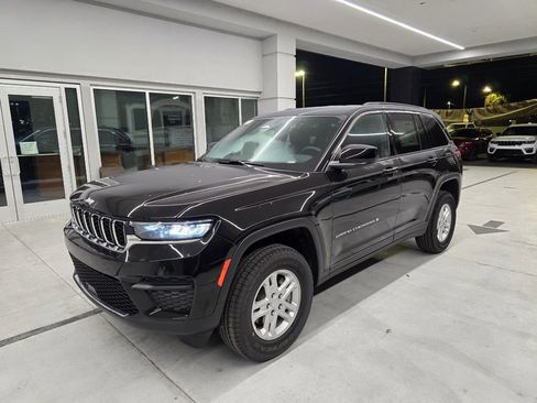New 2025 Jeep Grand Cherokee Laredo w/ Luxury Tech Group I RWD image 2