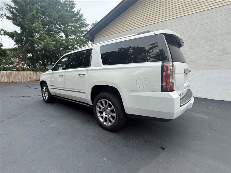 Used 2017 GMC Yukon XL Denali AWD/4WD image 3