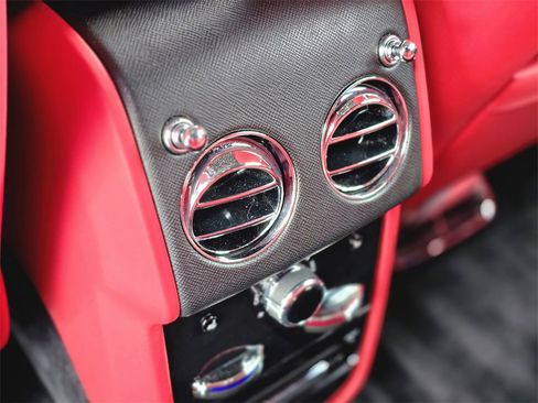 Used 2022 Rolls-Royce Cullinan image 17