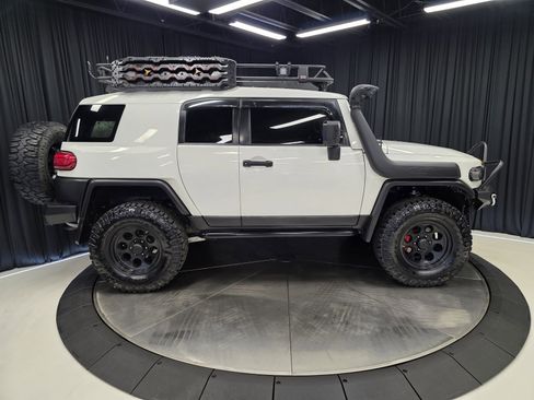 Used 2013 Toyota FJ Cruiser 4WD image 10