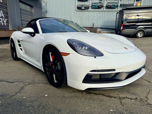Used 2018 Porsche 718 Boxster GTS image 2
