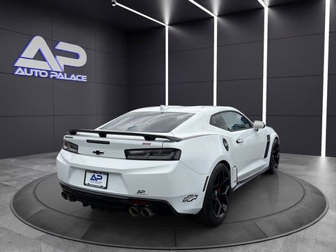 Used 2017 Chevrolet Camaro SS RWD image 6