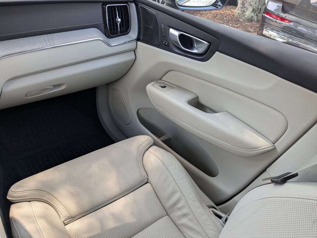 Certified 2024 Volvo XC60 B5 Ultimate w/ Protection Package Premier AWD/4WD image 21