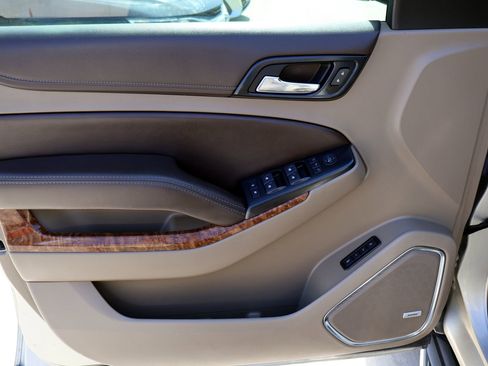 Used 2017 Chevrolet Suburban Premier image 23