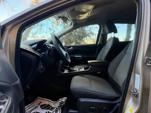 Used 2017 Ford Escape SE image 8