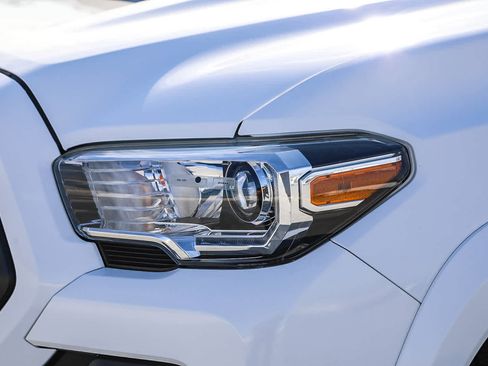 Certified 2020 Toyota Tacoma TRD Sport image 9